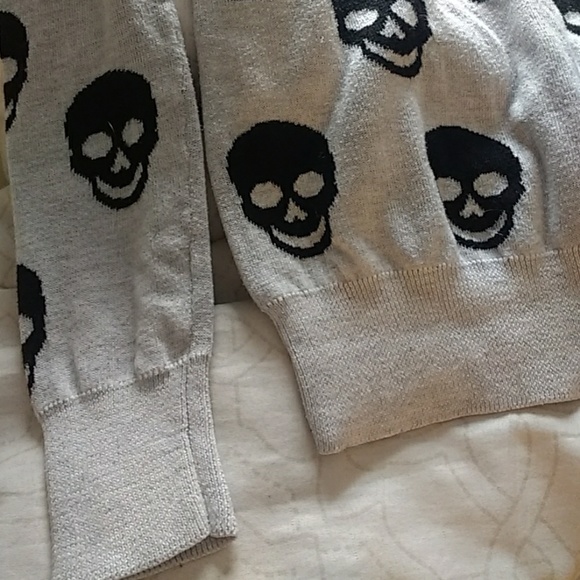 Grey Skull Sweater - Picture 3 of 3